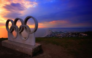 Felfüggesztették az olimpiai fáklya nyilvános bemutatóit