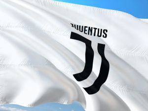 Serie A - Emberhátrányban mentett pontot Rómában a Juventus